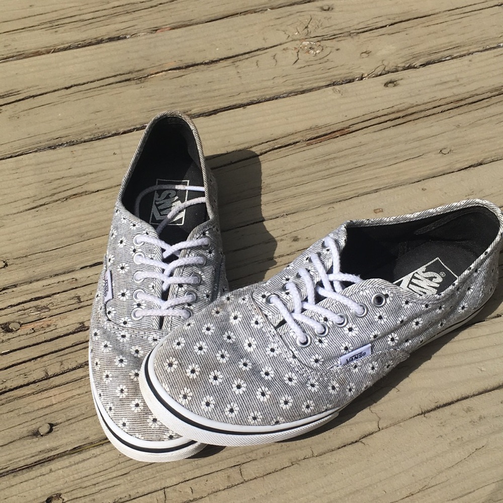 Vans daisy shoes
